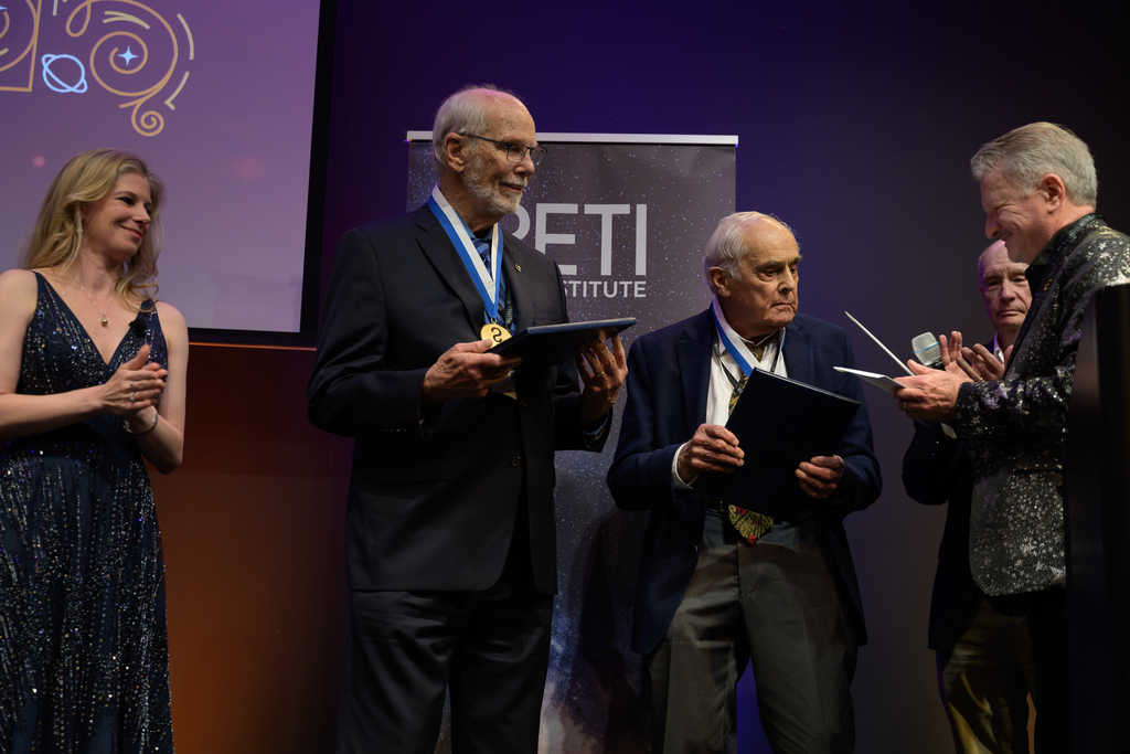 Dr. Deamer and Dr. Baross receiving their award medals