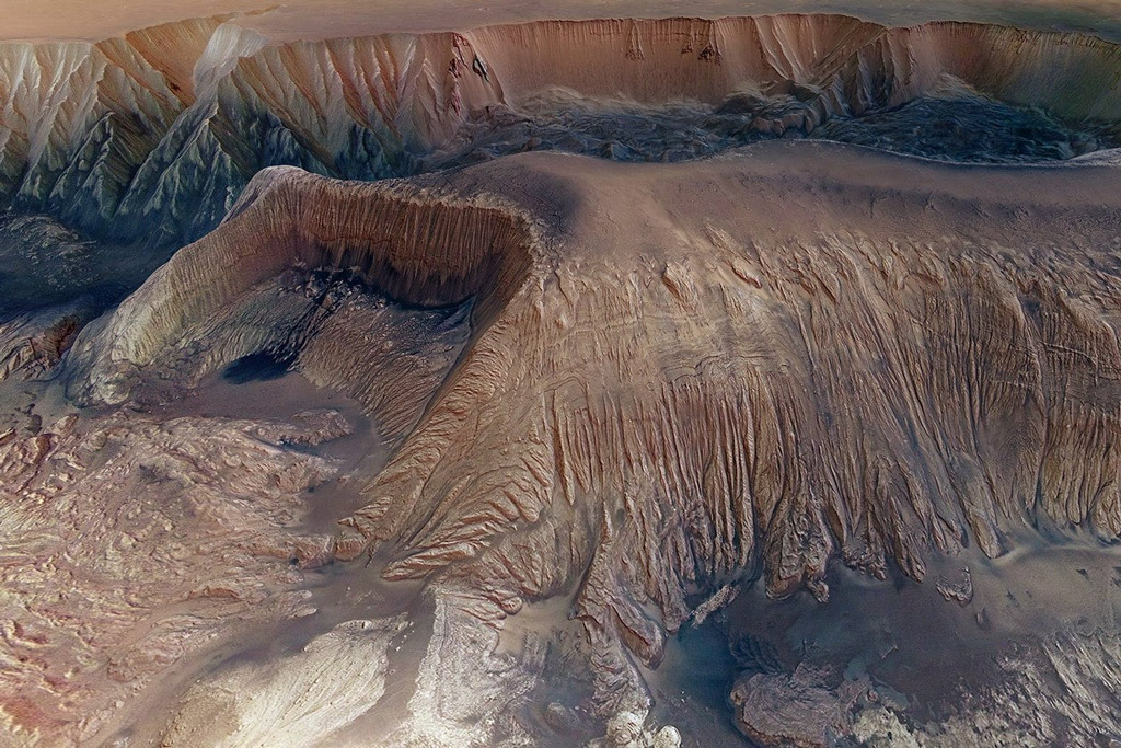 Hebes Chasma