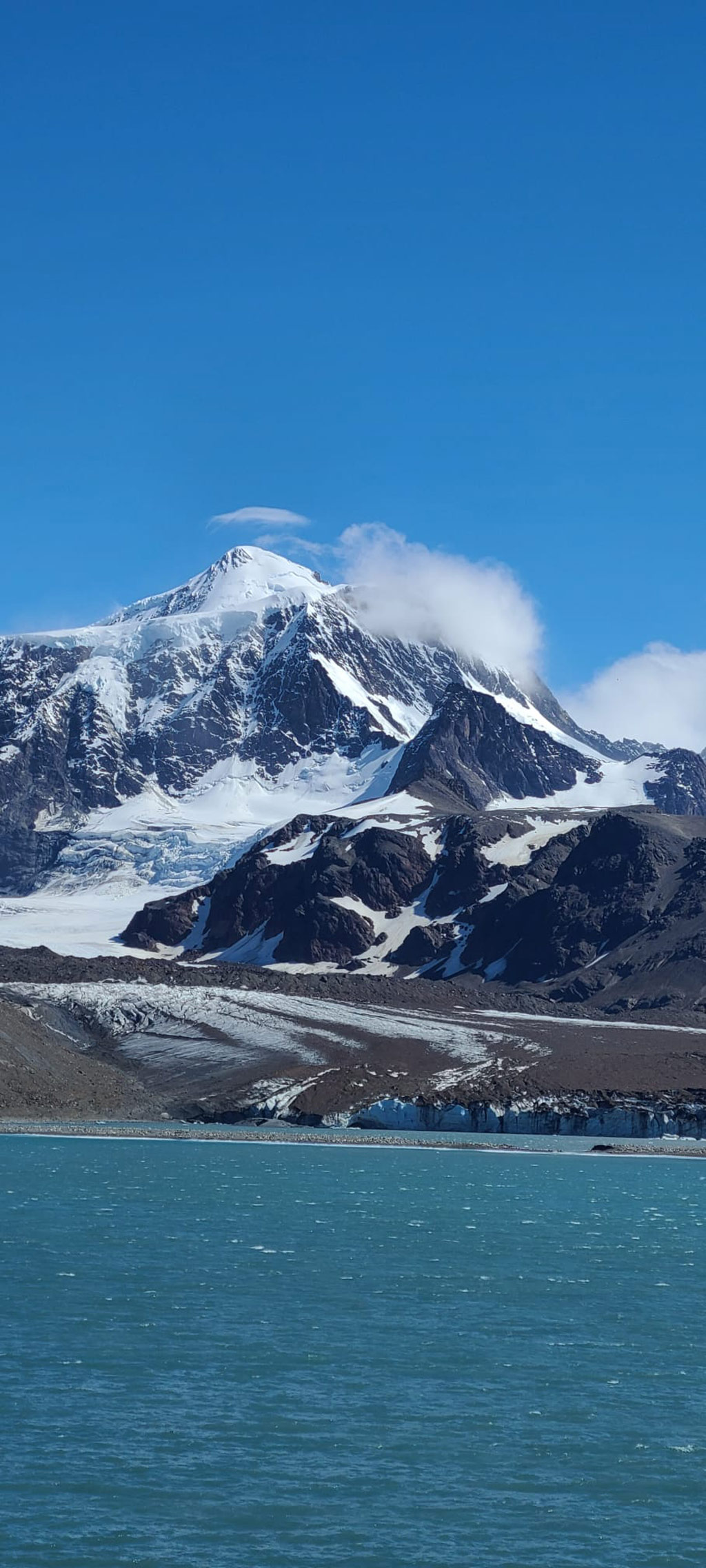 Vertical image of the Mountains