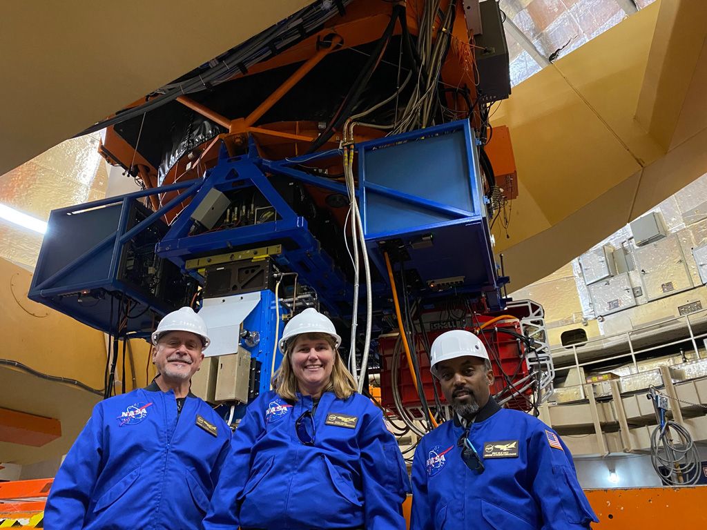 AAA teachers in the IRTF telescope dome