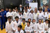 Astronomy students and Seth Shostak.
